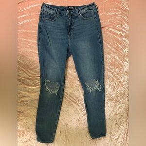 ULTRA HIGH-RISE SUPER SKINNY
HOLLISTER SOFT STRETCH 13R